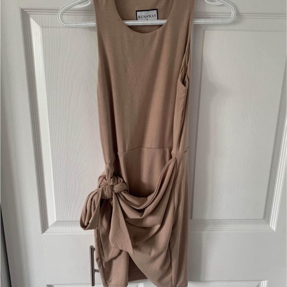 Runaway the label dress - Picture 3 of 4